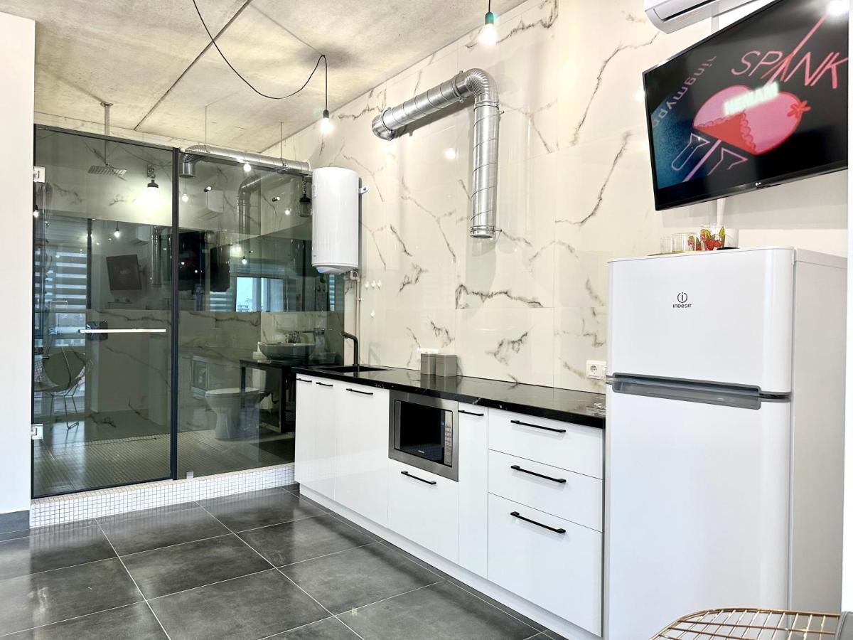 Designer Apartments In The City Center Ρίβνε Εξωτερικό φωτογραφία